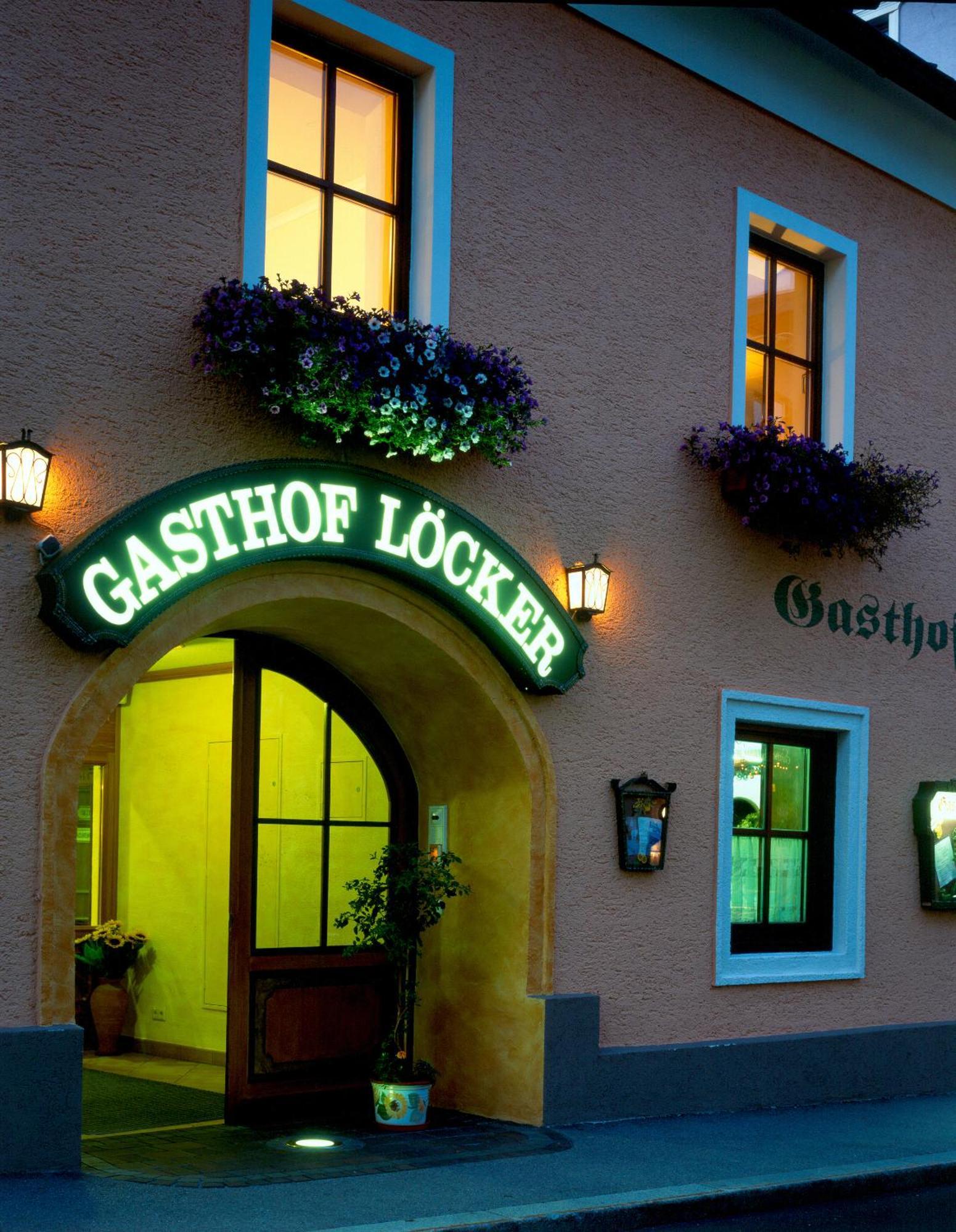 Gasthof - Restaurant Loecker Radstadt Exterior photo