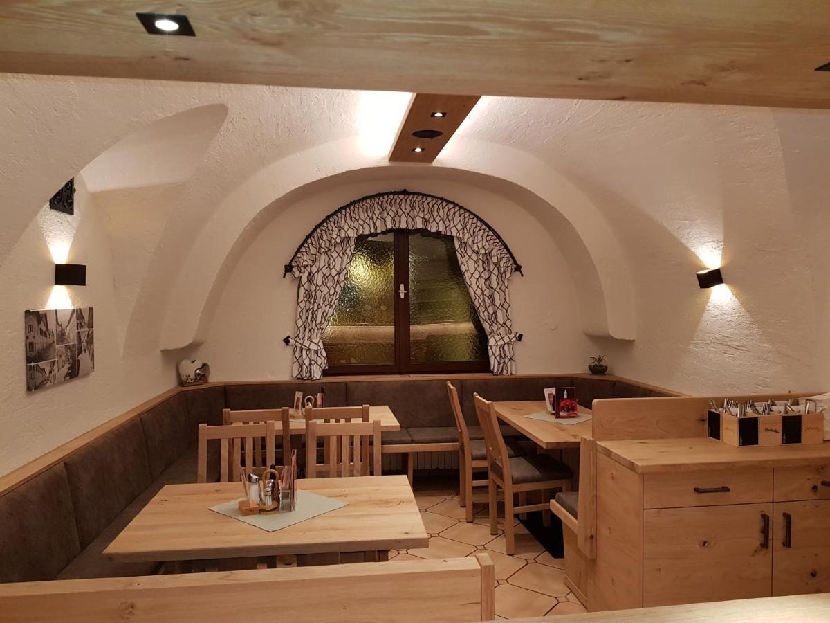 Gasthof - Restaurant Loecker Radstadt Exterior photo