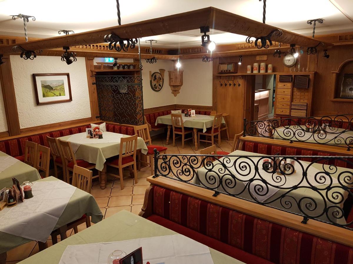 Gasthof - Restaurant Loecker Radstadt Exterior photo